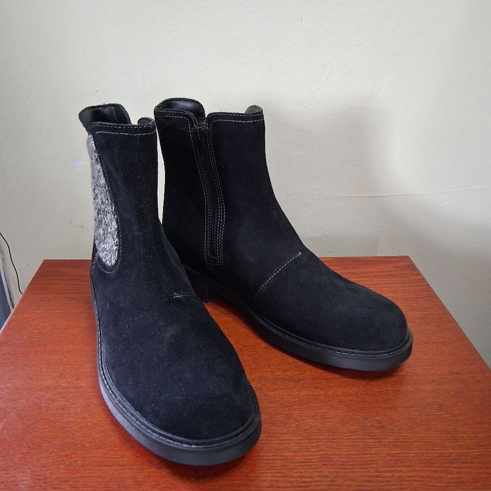Clarks Women's Opal Sky Black Suede Chelsea Style Side Zip Ankle Boots Sz 8.5M - Picture 15 of 15
